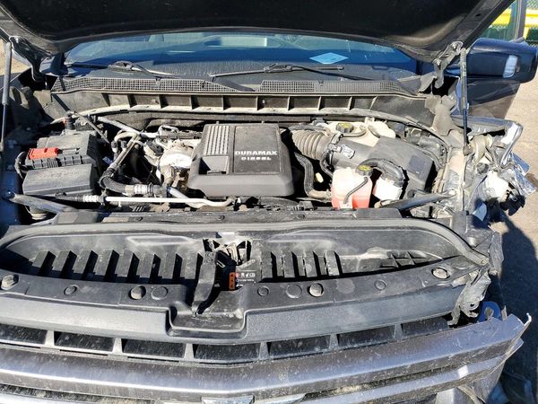 2022 CHEVROLET SILVERADO RST — Engine bay