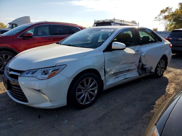 2017 TOYOTA CAMRY XLE/XSE — Front 3/4
