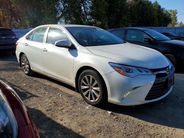 2017 TOYOTA CAMRY XLE/XSE — Passenger 3/4