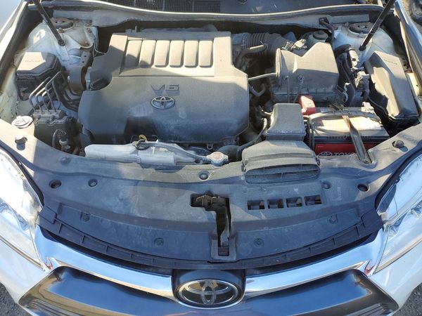 2017 TOYOTA CAMRY XLE/XSE — Engine bay