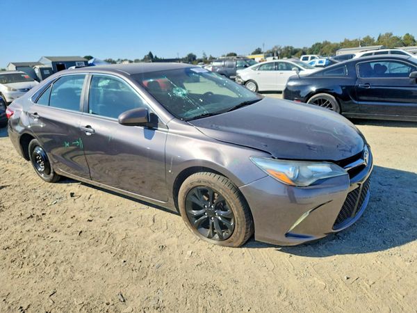 2015 TOYOTA CAMRY — Passenger 3/4