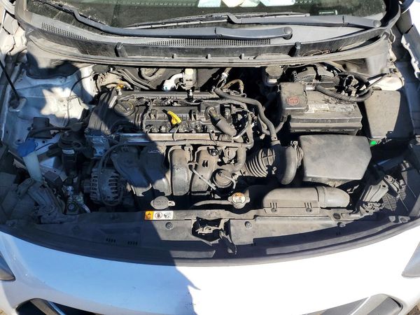 2013 HYUNDAI ELANTRA — Engine bay