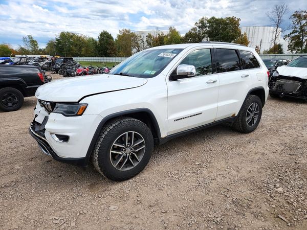 2017 JEEP GRAND CHEROKEE Limited — Front 3/4