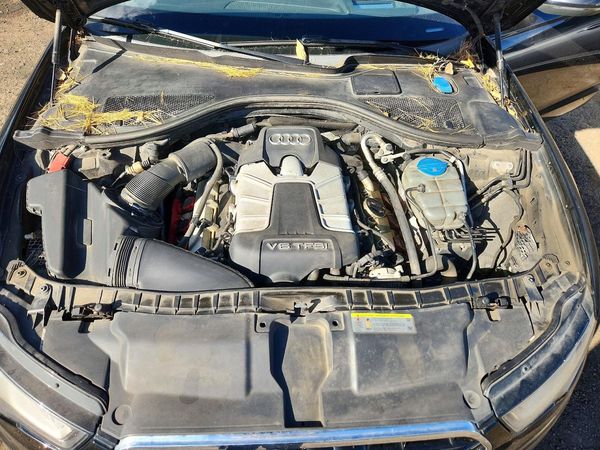 2013 AUDI A6 quattro Prestige — Engine bay