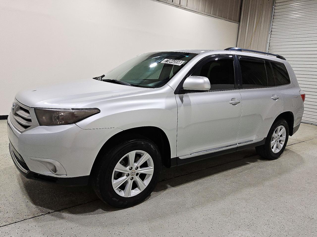 2013 TOYOTA HIGHLANDER Base/Hybrid — Front 3/4