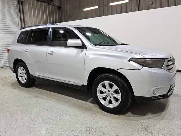 2013 TOYOTA HIGHLANDER Base/Hybrid — Passenger 3/4