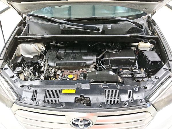 2013 TOYOTA HIGHLANDER Base/Hybrid — Engine bay