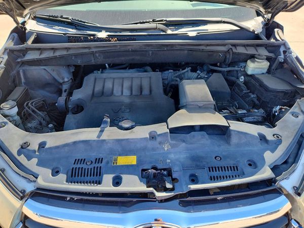 2016 TOYOTA HIGHLANDER Base/Hybrid — Engine bay