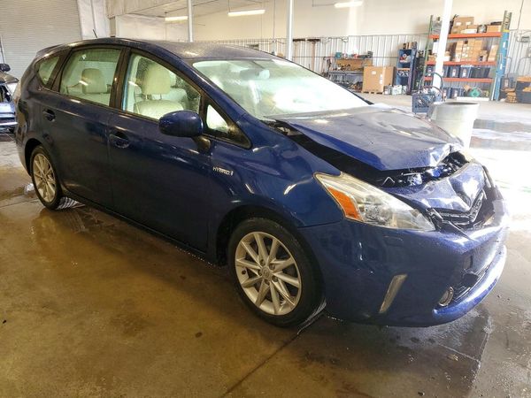 2013 TOYOTA PRIUS — Passenger 3/4