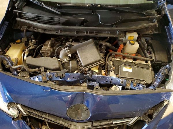 2013 TOYOTA PRIUS — Engine bay