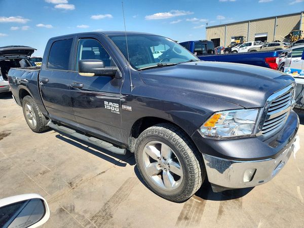 2019 RAM 1500 CLASSIC SLT — Passenger 3/4
