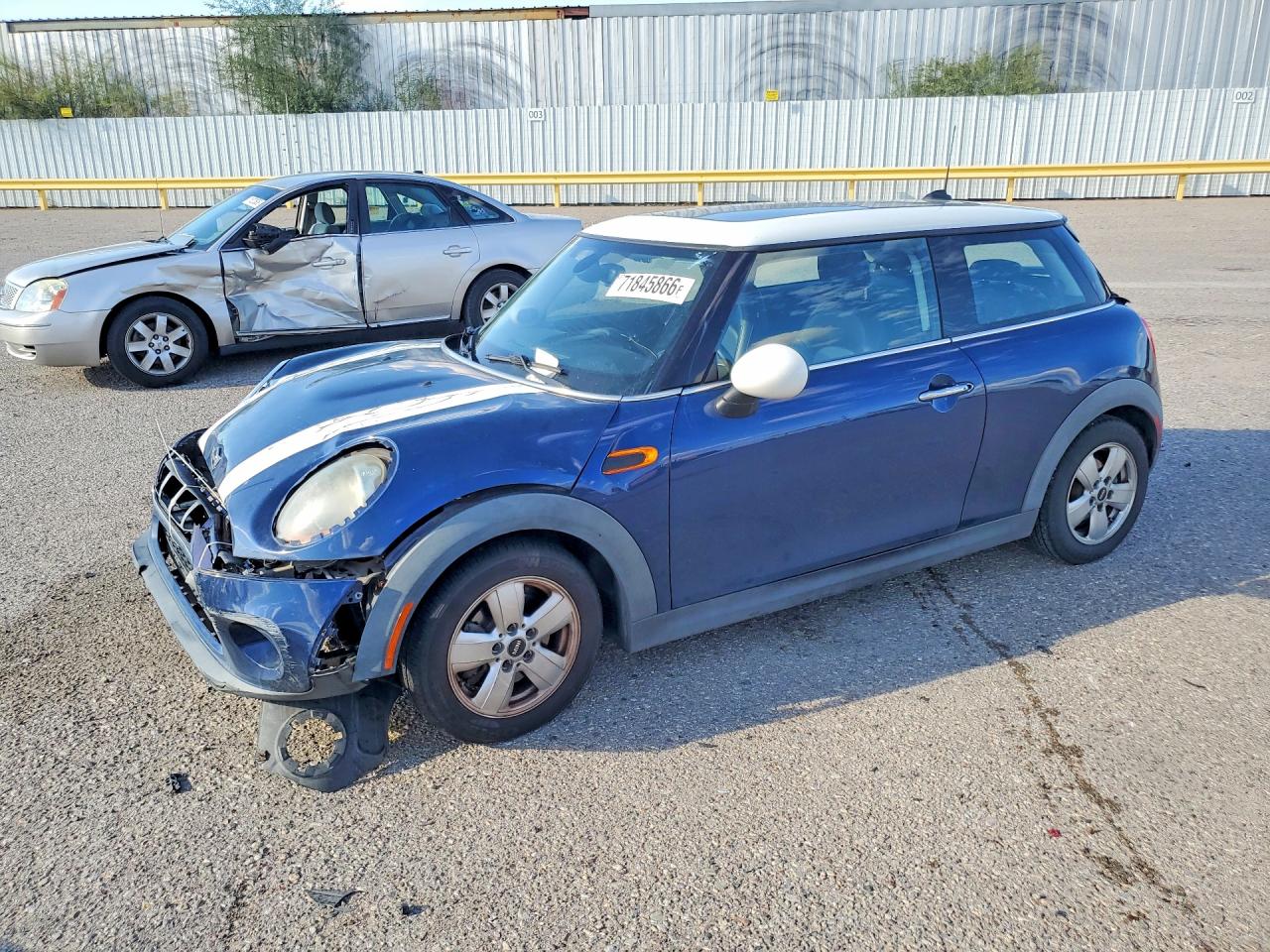 2015 MINI COOPER — Front 3/4