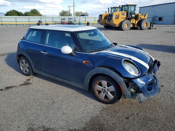 2015 MINI COOPER — Passenger 3/4