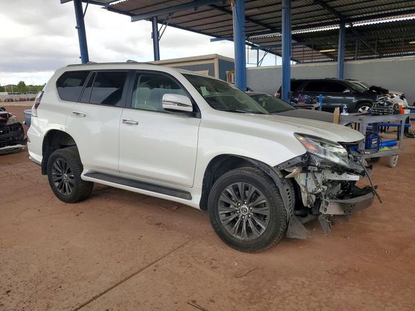 2023 LEXUS GX 460 Luxury — Passenger 3/4
