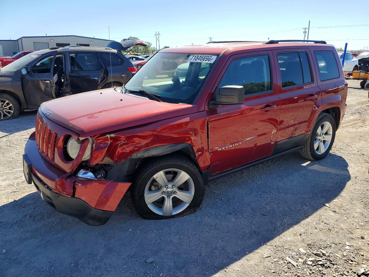 2014 JEEP PATRIOT Latitude — Front 3/4