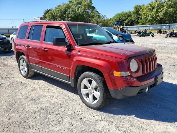 2014 JEEP PATRIOT Latitude — Passenger 3/4