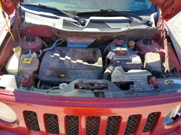 2014 JEEP PATRIOT Latitude — Engine bay