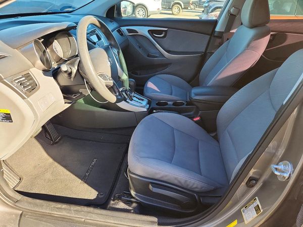 2012 HYUNDAI ELANTRA GLS(Middle grade) — DENT