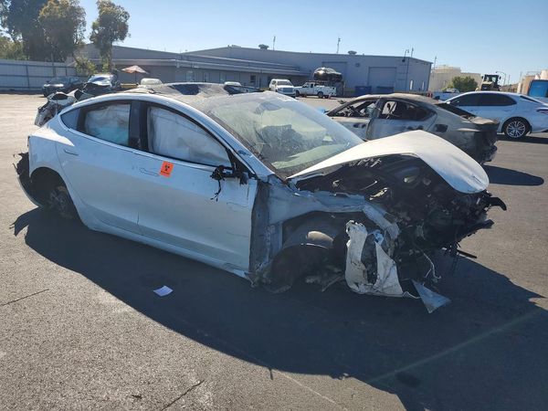 2019 TESLA MODEL 3 — Passenger 3/4