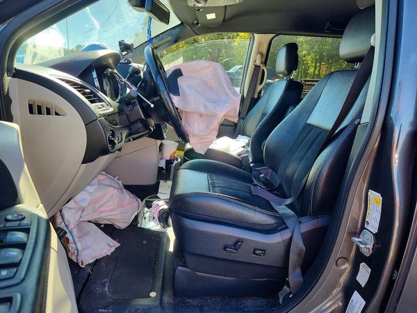 2019 DODGE CARAVAN SXT — DENT