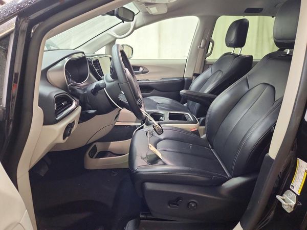 2024 CHRYSLER PACIFICA Touring L — DENT