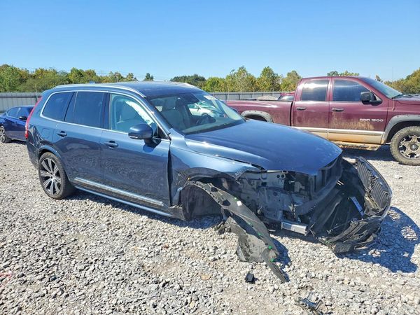 2025 VOLVO XC90 Plus Bright — Passenger 3/4