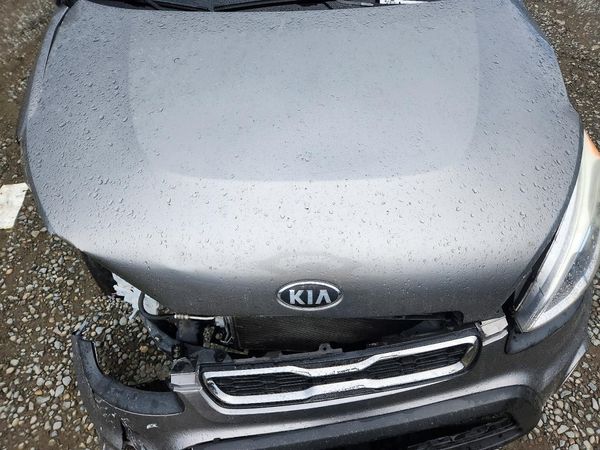 2013 KIA SOUL All Trims — Engine bay