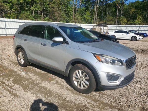 2017 KIA SORENTO L, LX — Passenger 3/4