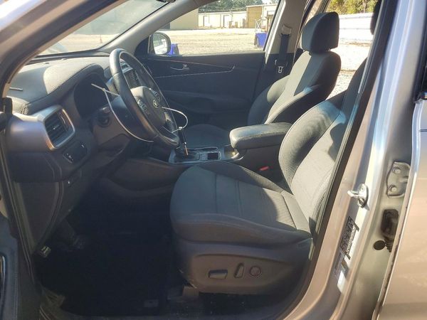 2017 KIA SORENTO L, LX — DENT