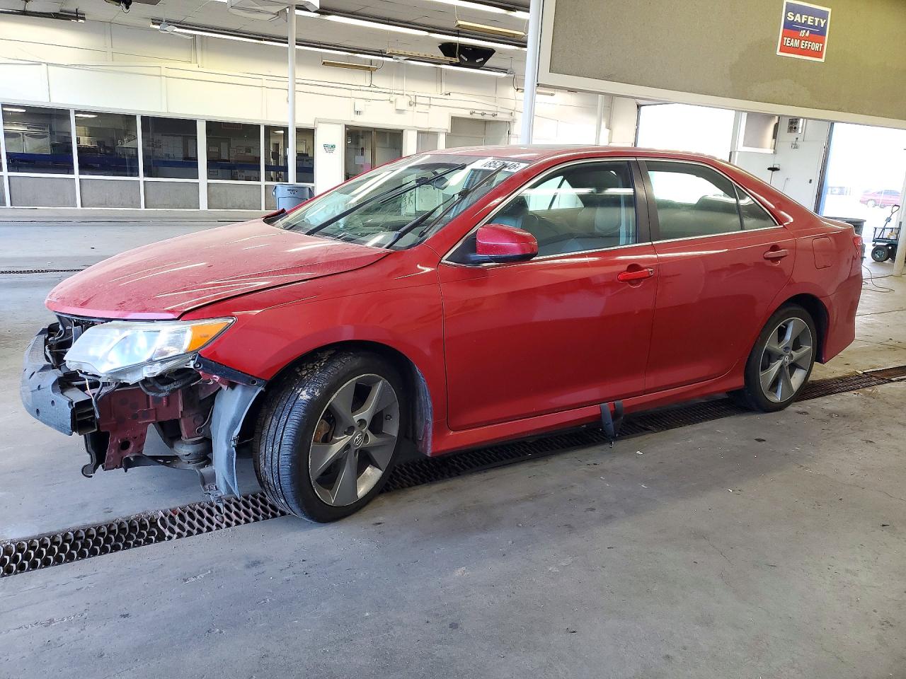 2012 TOYOTA CAMRY — Front 3/4