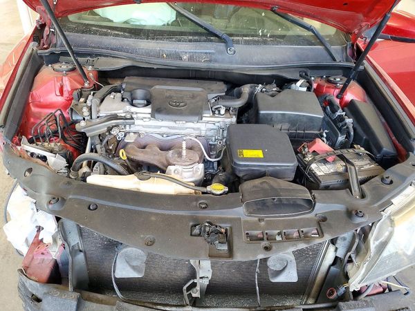 2012 TOYOTA CAMRY — Engine bay