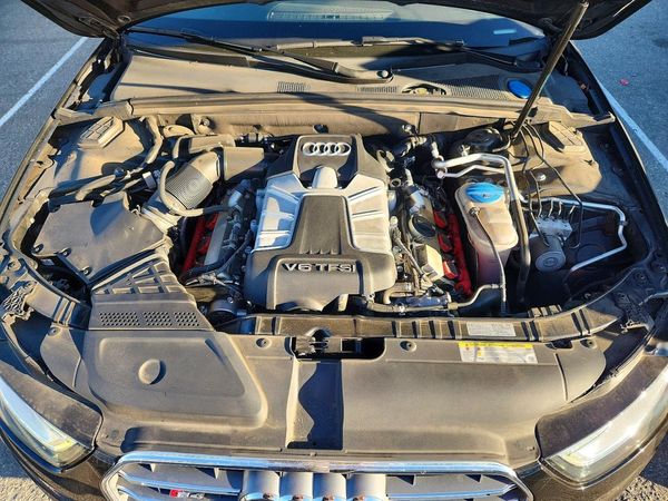 2014 AUDI S4/RS4 quattro Premium Plus — Engine bay