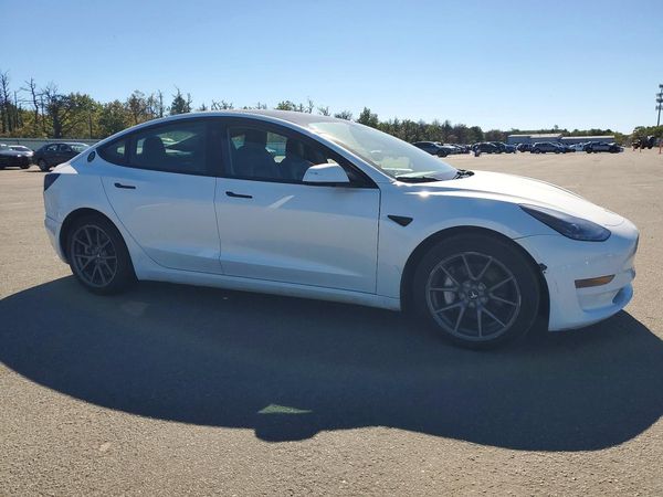 2021 TESLA MODEL 3 — Passenger 3/4