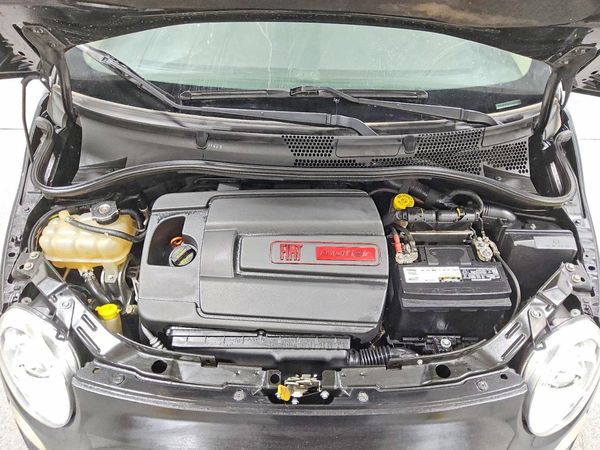 2015 FIAT 500 Pop — Engine bay