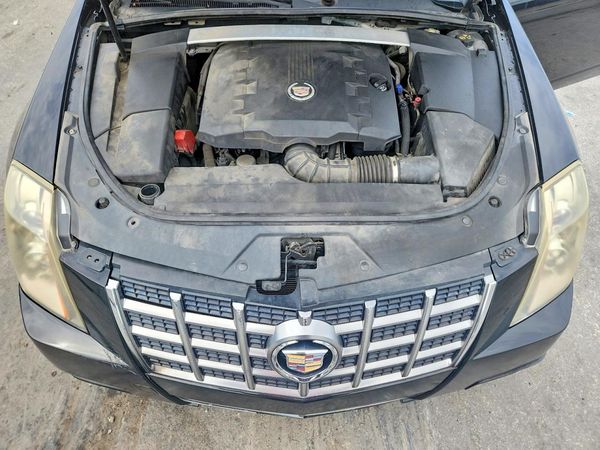 2012 CADILLAC CTS Luxury — Engine bay