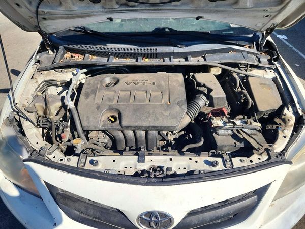 2013 TOYOTA COROLLA — Engine bay