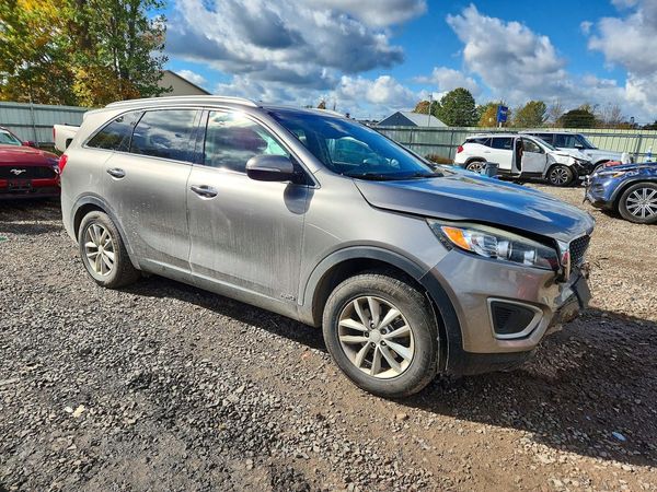 2017 KIA SORENTO L, LX — Passenger 3/4