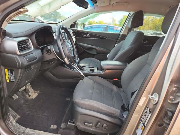 2017 KIA SORENTO L, LX — DENT