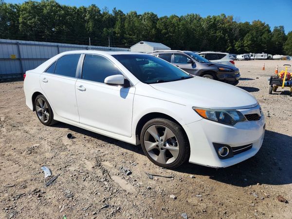 2014 TOYOTA CAMRY — Passenger 3/4