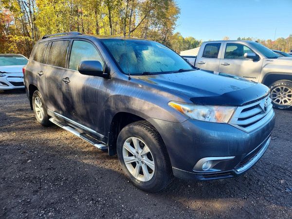 2013 TOYOTA HIGHLANDER Base/Hybrid — Passenger 3/4