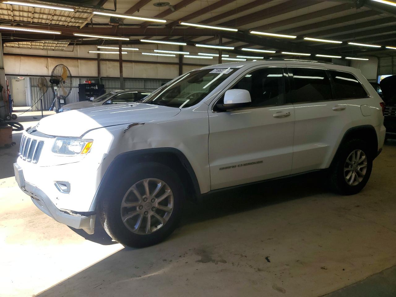 2014 JEEP CHEROKEE Laredo — Front 3/4