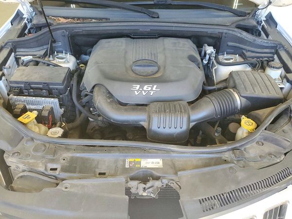 2014 JEEP CHEROKEE Laredo — Engine bay