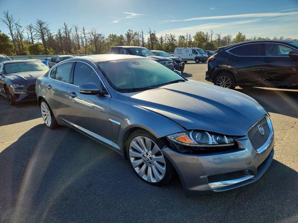 2013 JAGUAR XF — Passenger 3/4