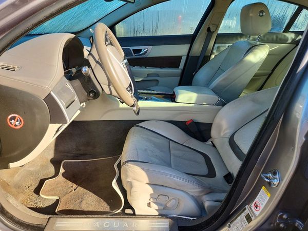 2013 JAGUAR XF — DENT