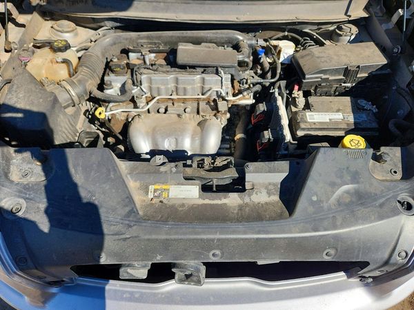 2014 JEEP CHEROKEE Sport — Engine bay