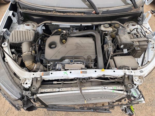2024 CHEVROLET EQUINOX LT (1LT) — Engine bay