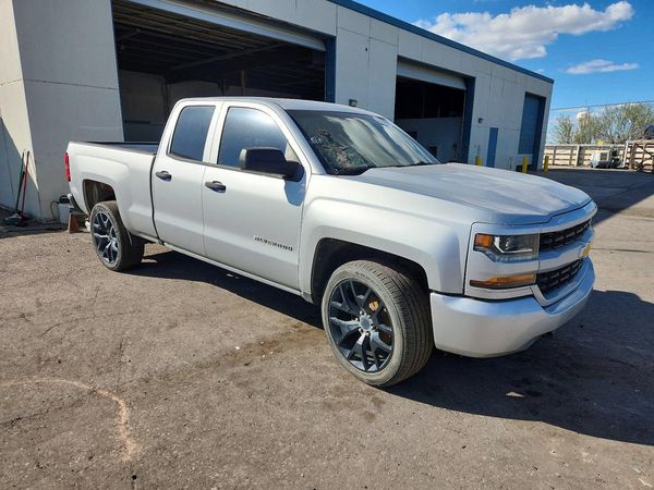 2017 CHEVROLET SILVERADO Custom — Passenger 3/4