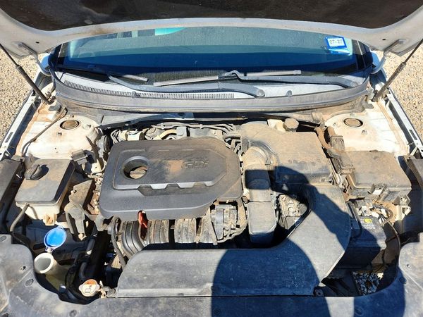 2015 HYUNDAI SONATA SE, ECO — Engine bay