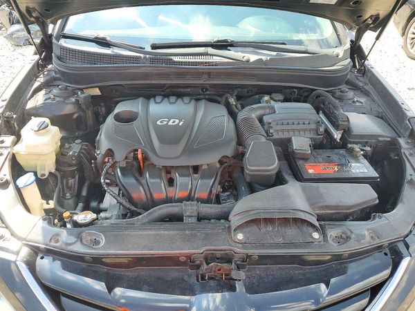 2013 HYUNDAI SONATA GLS/ GLS Popular — Engine bay