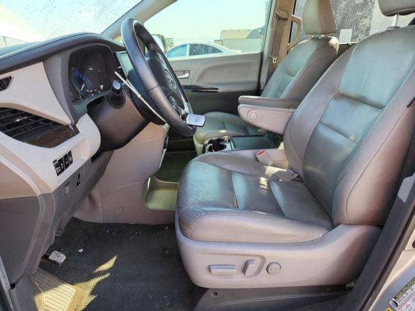 2015 TOYOTA SIENNA — DENT
